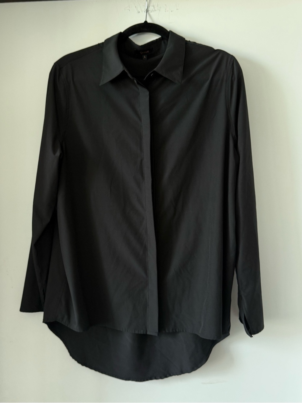 Women’s Quince Black Wrinkle Resistant Travel Button-Up Shirt